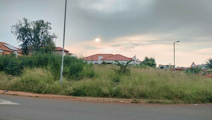 Vacant Land Residential For Sale in The Orchards: Prime corner lot, great amenities.