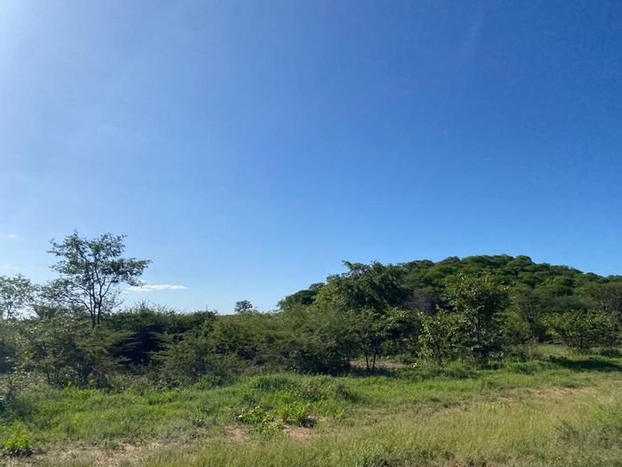 Farm for Sale in Outjo Central: 4700 ha, water infrastructure, game-proof fencing.