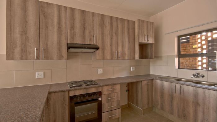 Wierdapark Apartment To Rent: 3 Beds, 2 Baths, Garage, Water Included, Solar Geyser.