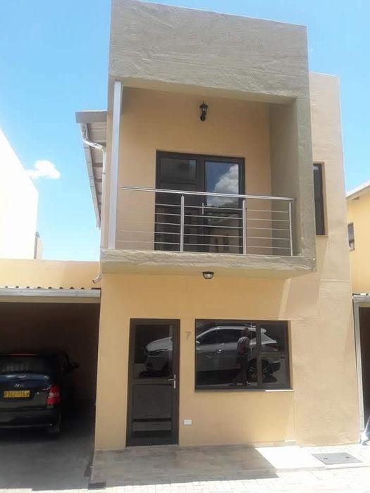 For Sale: Townhouse in Windhoek West, 3 beds, courtyard, carport, ideal for Air B&B.