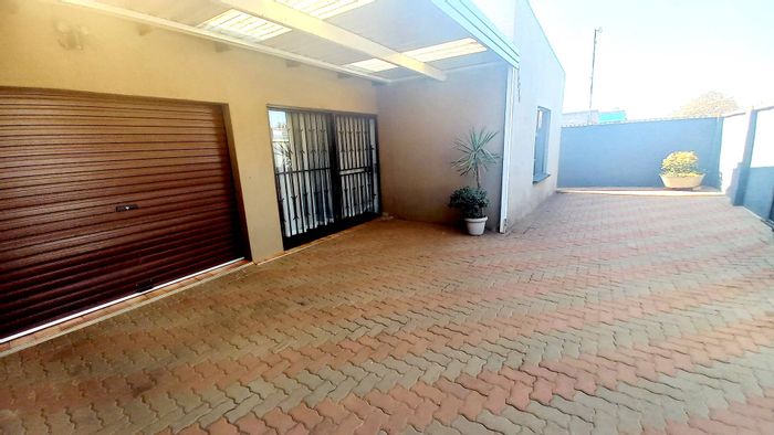 Property #2260639, House for sale in Tembisa Central