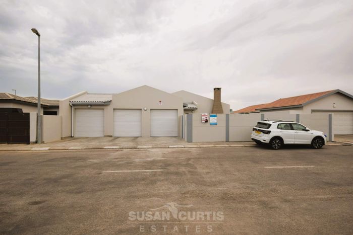 Ocean View House For Sale: 3 beds, flatlet, double garage, near amenities.