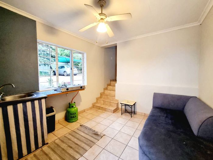 Cottage To Rent in Durban North Central: Private access, en-suite, near amenities.