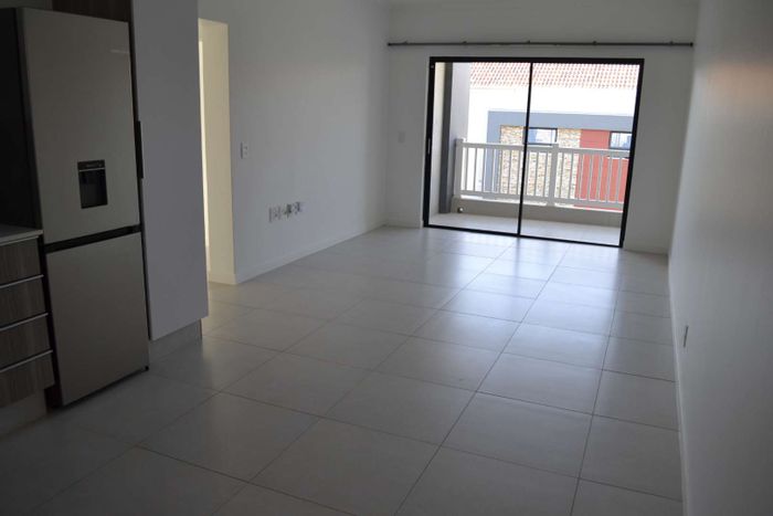 Beverley Apartment To Rent: 3 beds, pool access, secure parking, private balcony.