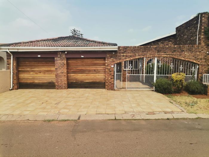 Property #2078609, House for sale in Katlehong