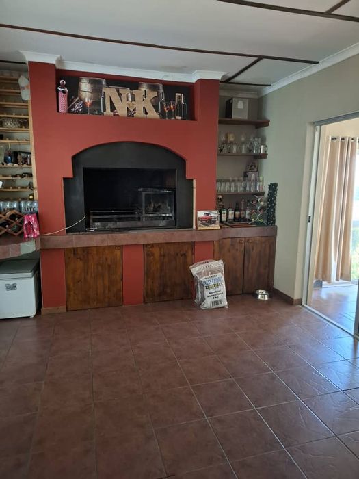 Kleine Kuppe House For Sale: 3 bedrooms, double garage, entertainment area with braai.