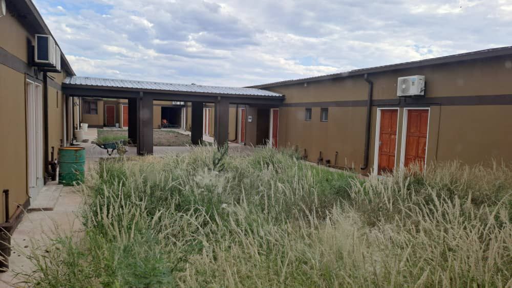 The back view of the guest rooms.