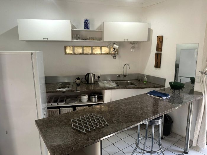Craighall Park Apartment To Rent: 1-bedroom, furnished, WiFi, weekly service included.