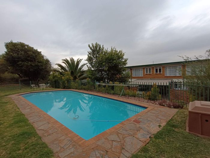 Eldoraigne Townhouse For Sale: 2 Bedrooms, pool, near schools, versatile living space.