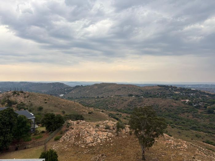 Honeyhills Apartment To Rent: 2 beds, pool, balcony, secure living, Black Friday discount!