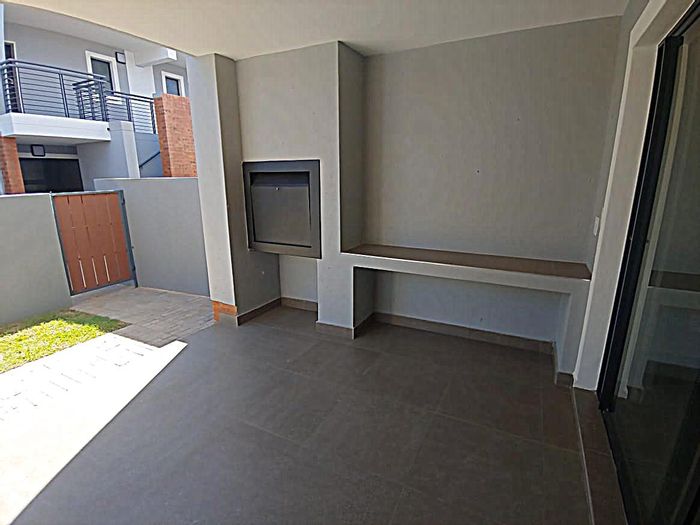 To Rent: 2-Bedroom Apartment in Montana with garage, garden, and communal pool.