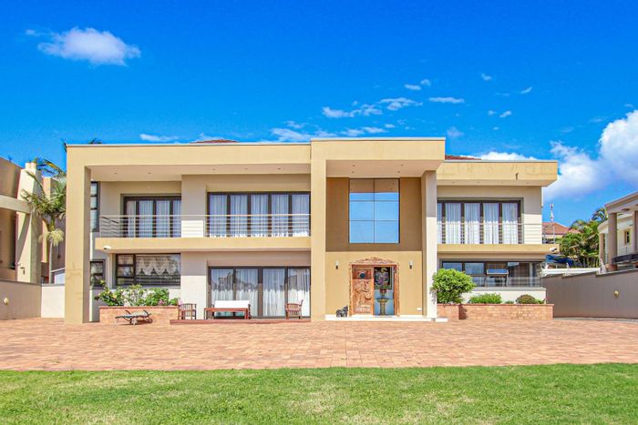 Umhlanga Central House For Sale: Indoor Pool, Gourmet Kitchen, Sea Views, Prime Location