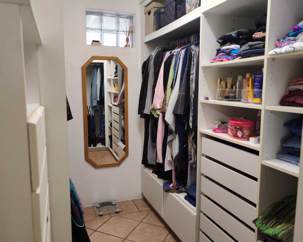 Walk-in closet