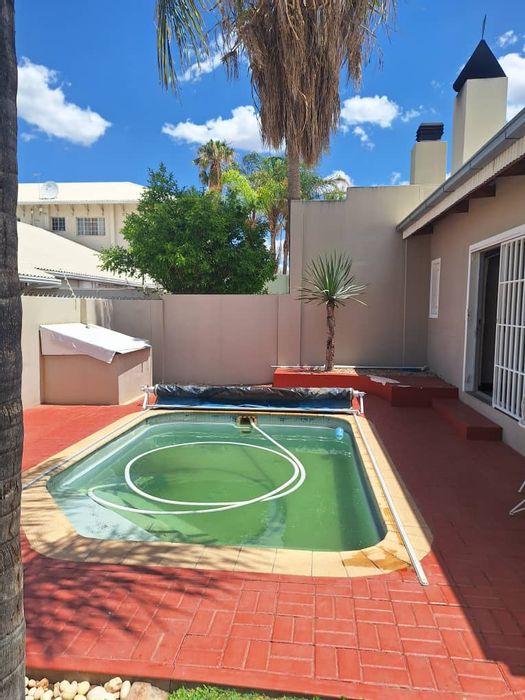 Ludwigsdorf Townhouse For Sale: 4 bedrooms, splash pool, indoor braai, double garage.