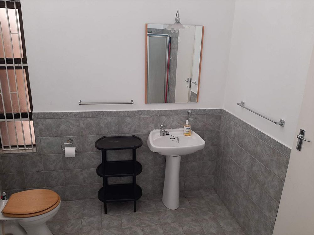 Flatlet bathroom
