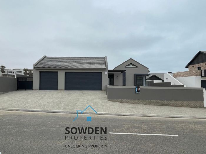 House for Sale in Mile 4 Ext 1: 3 Bedrooms, BBQ Areas, Triple Garages.