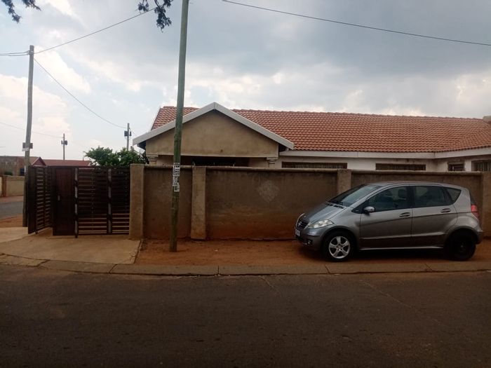 Property #2218148, House for sale in Katlehong