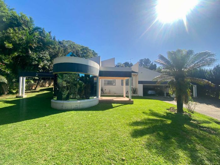 Kloof Central House For Sale: 5 bedrooms, spacious yard, double garage, fruit trees.