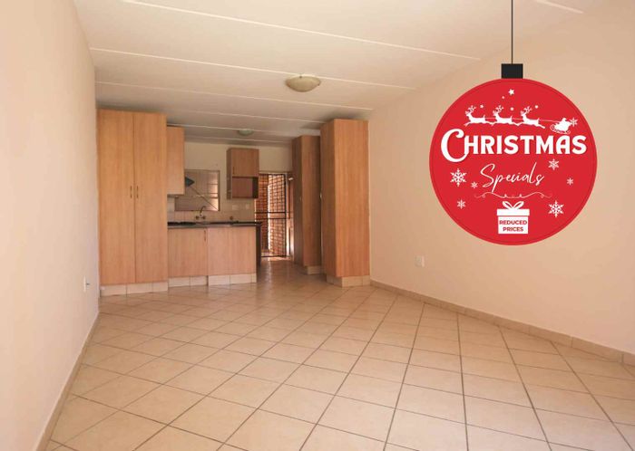 Hazeldean Apartment To Rent: 2 Bed, 2 Bath, Balcony, Secure Complex Amenities.