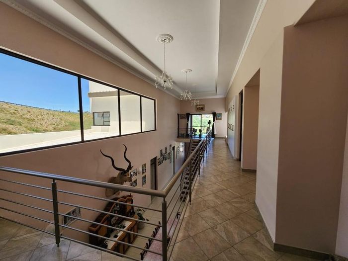 Auasblick House For Sale: 5 bedrooms, entertainment area, guest flat, 3 garages.