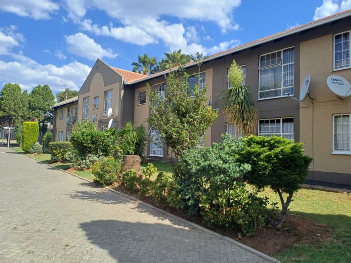 3 Bed Apartment For Sale in Verwoerdpark with Pool, Gardens, and Security.