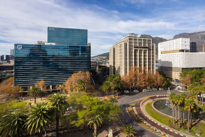 For Sale: 2-bedroom apartment in Foreshore with pool, gym, and concierge services.