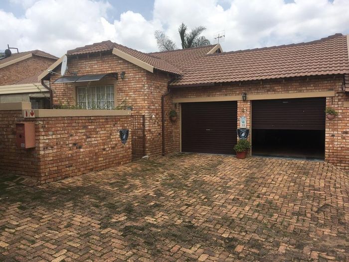 Property #1935005, Townhouse pending sale in Ruimsig