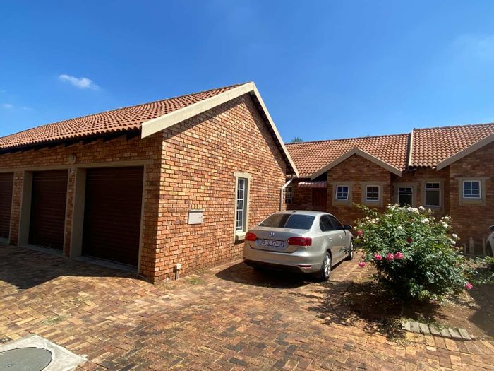Property #2203608, Townhouse for sale in Rooihuiskraal North