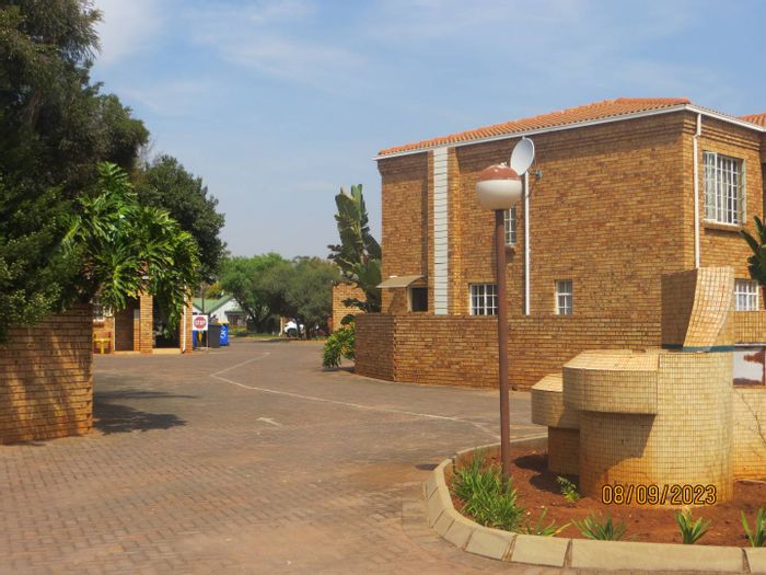 Property #2266510, Townhouse for sale in Centurion Golf Estate
