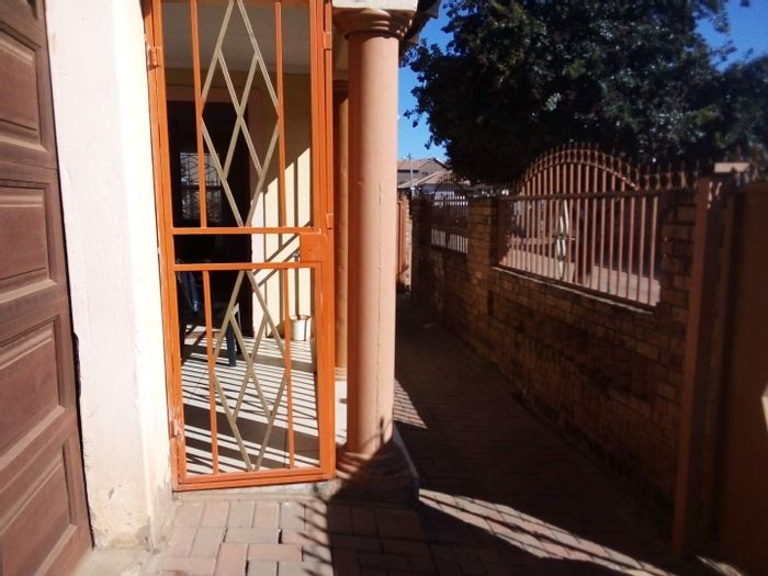 Property #2198076, House Sold in Mahube Valley