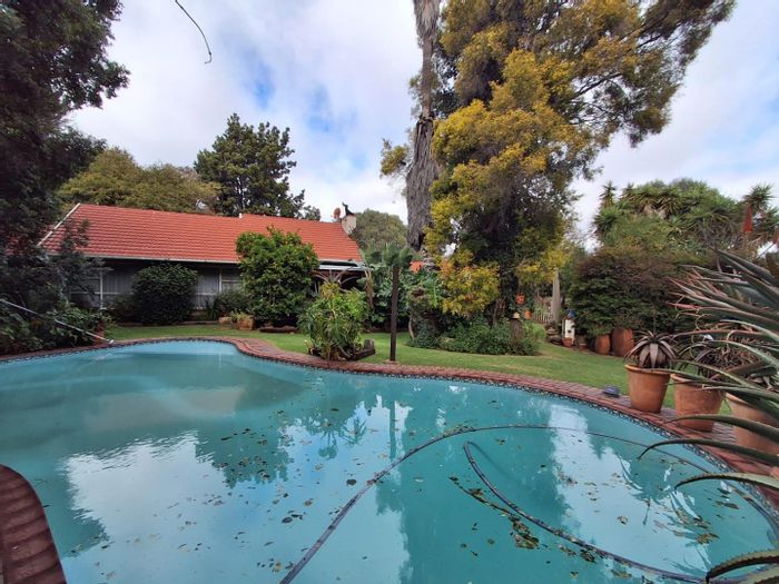 Brackenhurst House For Sale: 3 Bedrooms, pool, garden, double garage, entertainment area.