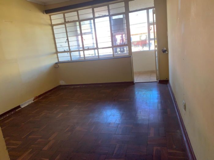 3-Bedroom Apartment in Rosettenville For Sale with Balcony and Prepaid Electricity.