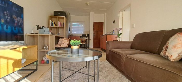 Zandspruit Apartment To Rent: 1 Bedroom, private patio, secure complex, covered parking.