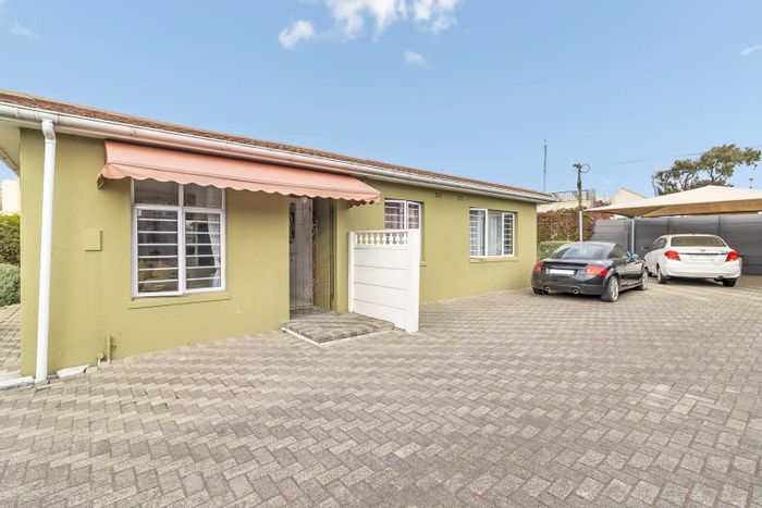 Spacious Ottery House for Sale: Open Plan Living, 3 Bedrooms, Secure Parking.