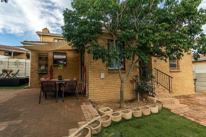 Charming 2-Bedroom House for Sale in Protea Village with Pool and Secure Parking!