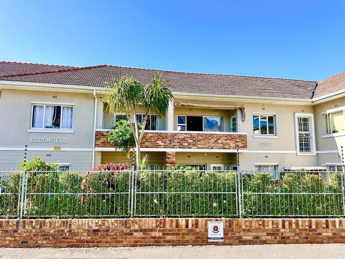 Top-Floor Rondebosch Apartment for Sale: Mountain Views, Proximity to UCT!