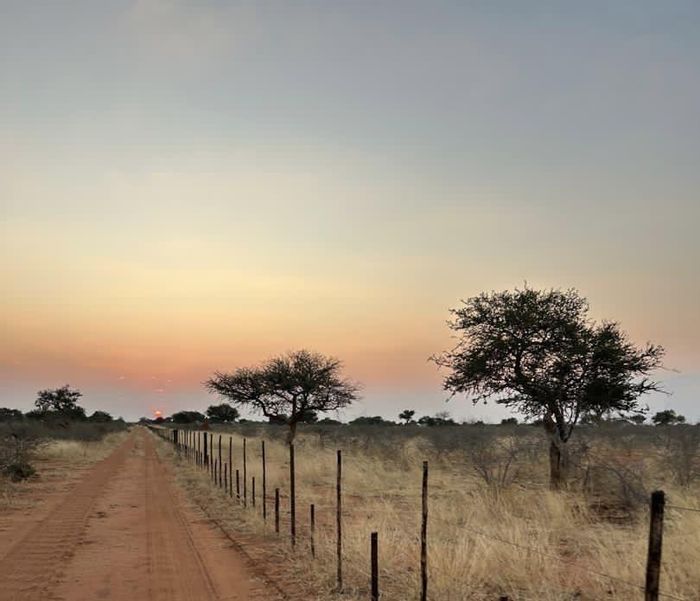 Hochfeld Central Small Holding For Sale: Ideal for farming, game viewing, and weekend escapes.