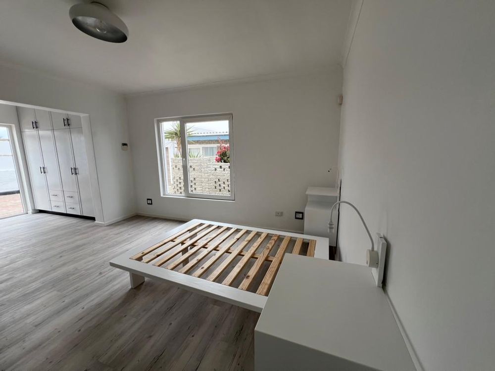 Main bedroom with walk-in closet