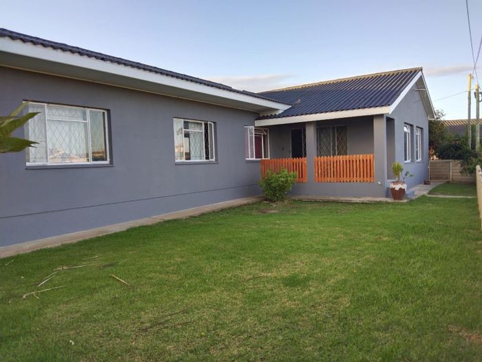 Property #2150243, House for sale in Jeffreys Bay Central