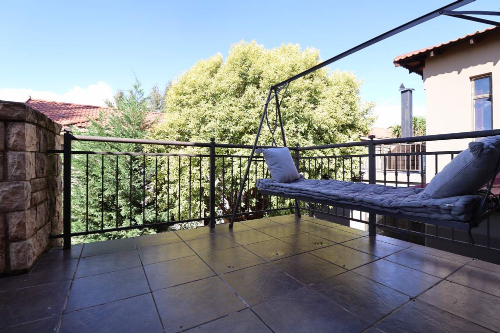 Balcony shared by main and 2nd bedrooms