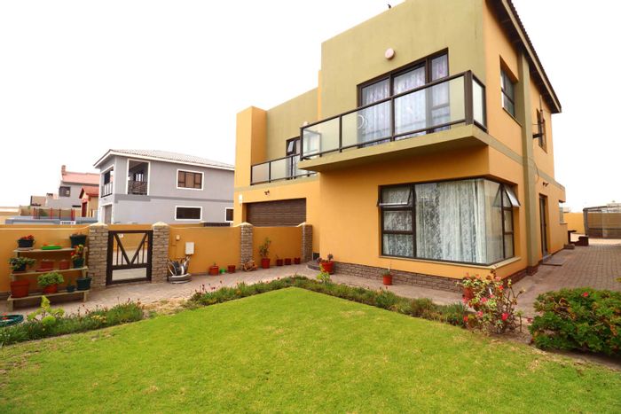 Ocean View House For Sale: 3 Bedrooms, 2 Flats, Solar Geyser, Security Beams.