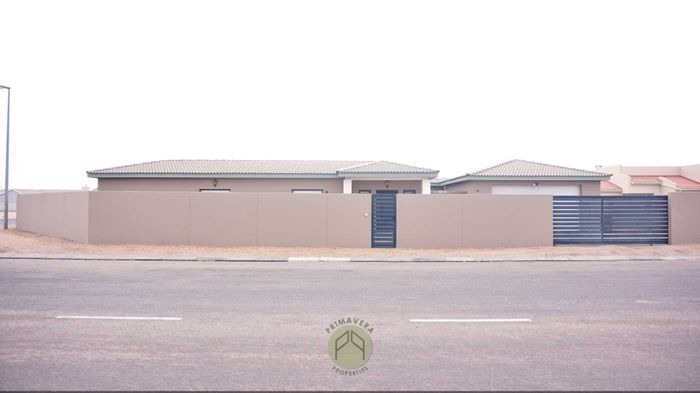 Ocean View House For Sale: 3 bedrooms, double garage, courtyard, near Spar.