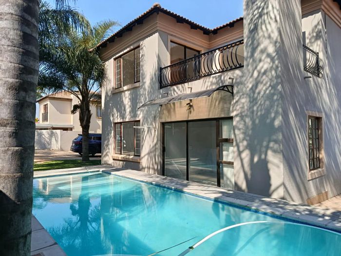 For Sale: House in Amberfield with pool, guest suite, and double garage.