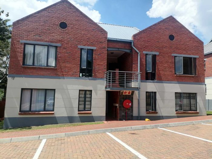 Auckland Park Apartment For Sale: Two bedrooms, open-plan living, near university.