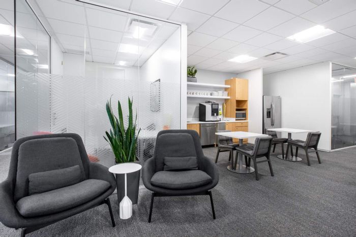 Noordwyk Office To Rent: Spacious layout, high-speed internet, and ample parking available.