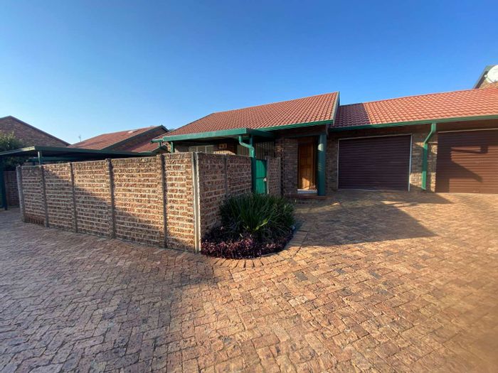 Property #2173613, Townhouse pending sale in Highveld