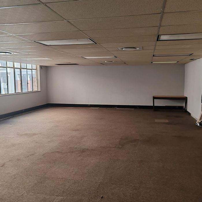 Office space to rent in Johannesburg Central, 87 m² with secure parking.