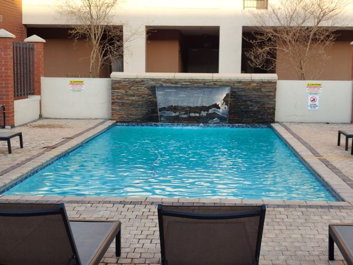 For Sale: Apartment in Umhlanga Ridge with pool, gym, and 24-hour security.