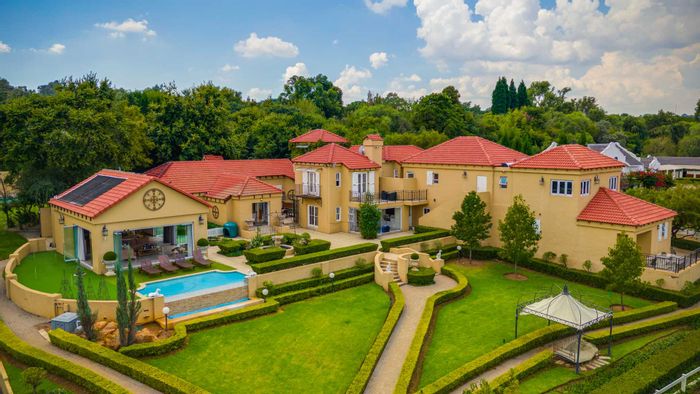 Stunning Beaulieu House For Sale: Equestrian Facilities, Entertainment Spaces, and Scenic Views!