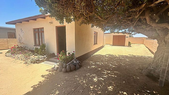 Henties Bay Central House For Sale: 3 bedrooms, garage, guest space, coastal living.